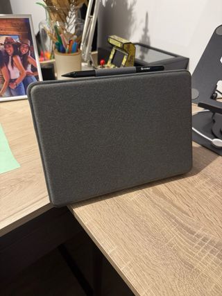 iPad 8ª Gen Grigio con Tastiera Logitech