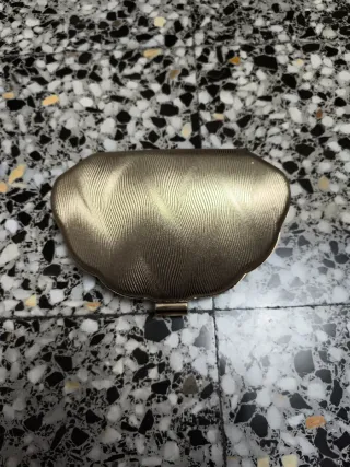Bolso de mano dorado