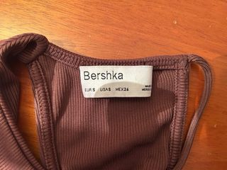 Top Bershka marrón asimétrico Talla XS