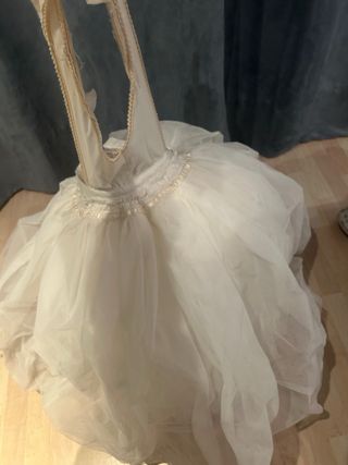 Cancan en Pac Niña , largo desde la cintura 72 cm.