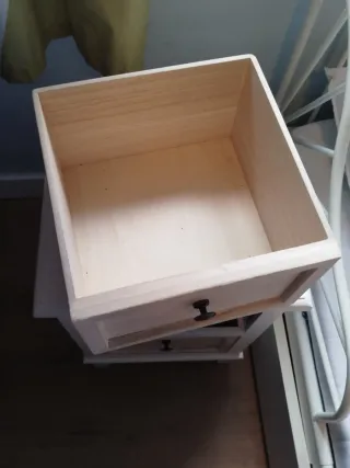 Mesita de noche infantil madera y blanco