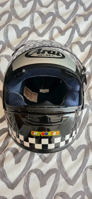 Casco Arai Chaser réplica Phil Read