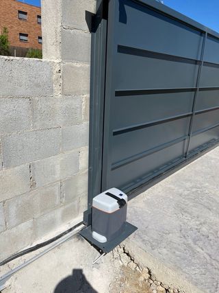 Puerta Peatonal y Corredera