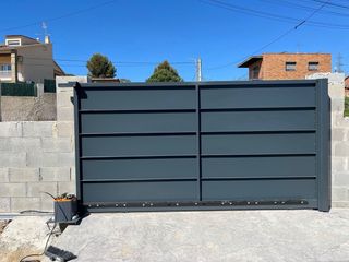 Puerta Peatonal y Corredera