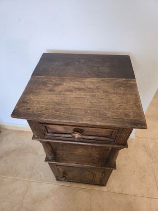 Mesita auxiliar rústica de madera
