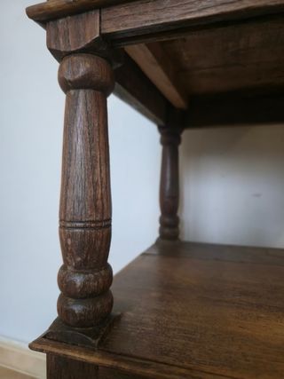 Mesita auxiliar rústica de madera