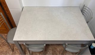 Mesa de cocina moderna