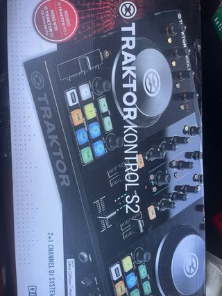 Controladora DJ Traktor Kontrol S2 MK2