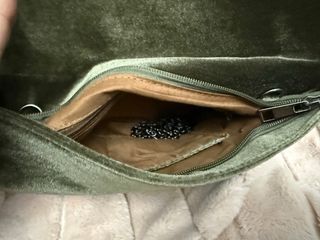 Bolso verde oliva de terciopelo