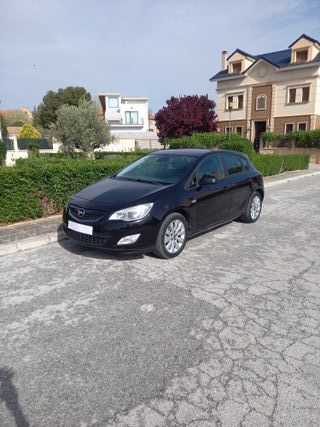 Opel Astra 2011
