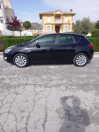 Opel Astra 2011