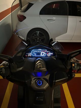 Kymco DTX 350 gris mate y negro en muy buen estado