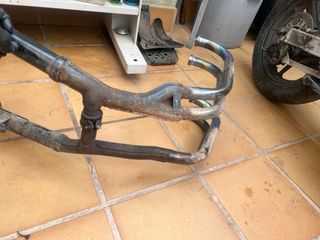 Sistema de escape para moto