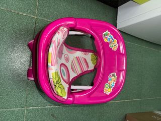 Andador bebé rosa con asiento estampado