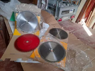 Ingletadora DeWalt con soporte