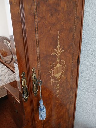 Dormitorio Clásico Madera decorada.