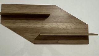 Mueble de salón con vitrina y estantes