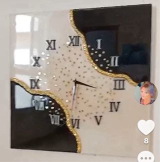 Reloj de Resina Epoxi con Plumas