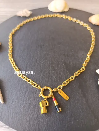 Collana oro con ciondoli moka e rossetto