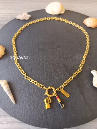 Collana oro con ciondoli moka e rossetto