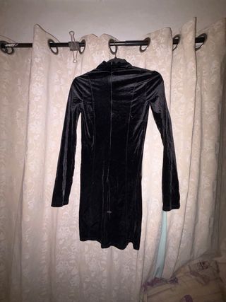 Vestido negro manga larga con transparencias