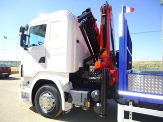 Scania R 440-CAMIONES PORTAMAQUINARIAS