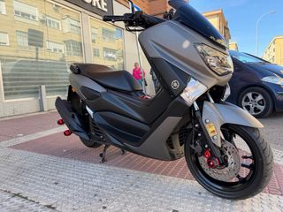 Yamaha Nmax 125cc Gris  Muy cuidada como nueva