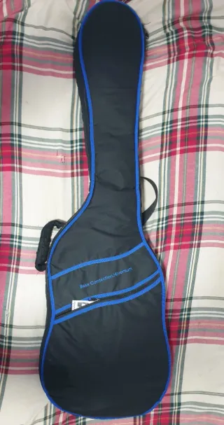 Bajo Ibanez + amplificador Hartke + accesorios
