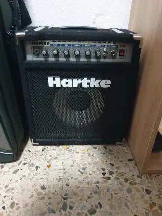 Bajo Ibanez + amplificador Hartke + accesorios