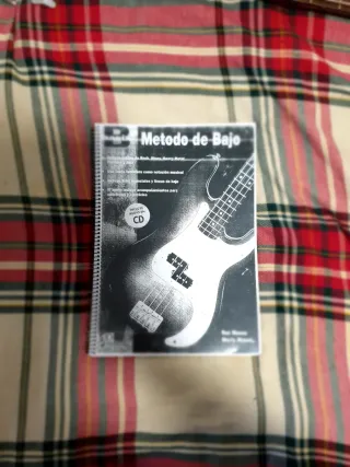 Bajo Ibanez + amplificador Hartke + accesorios
