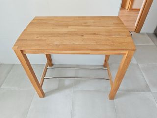 Mesa alta de cocina / barra en acabado roble