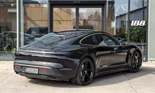 Porsche Taycan 2021