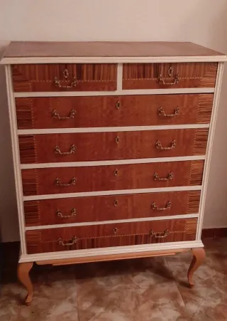 Cómoda restaurada madera y blanco