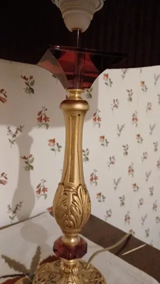 Lampada da tavolo oro e rosso