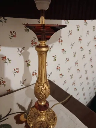 Lampada da tavolo oro e rosso