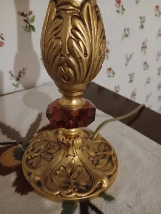 Lampada da tavolo oro e rosso