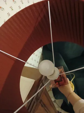 Lampada da tavolo oro e rosso