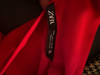 Blusa Zara rossa con fiocco limited edition