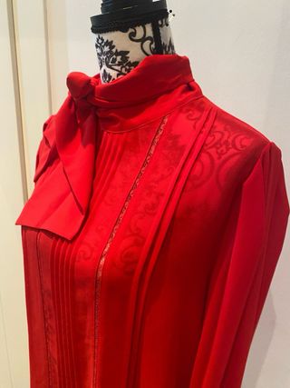Blusa Zara rossa con fiocco limited edition