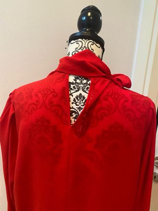 Blusa Zara rossa con fiocco limited edition