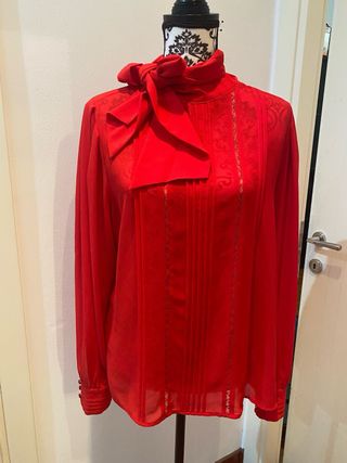 Blusa Zara rossa con fiocco limited edition