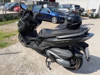 Kymco Xciting 400i Negro Mate Puig Edition.
