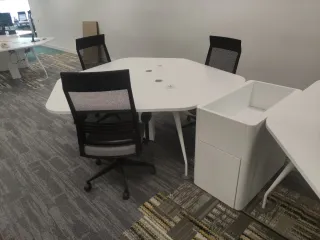 Mesa Multipuesto DYNAMOBEL Blanca 3 Plazas (MB26)