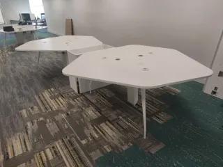 Mesa Multipuesto DYNAMOBEL Blanca 3 Plazas (MB26)