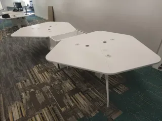 Mesa Multipuesto DYNAMOBEL Blanca 3 Plazas (MB26)