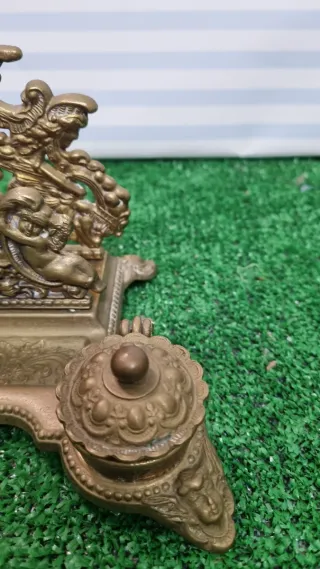 Escribanía de bronce antigua