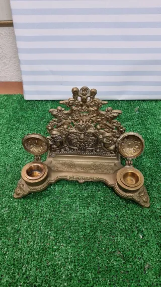 Escribanía de bronce antigua