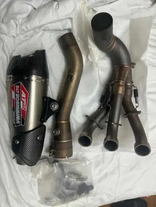 Escape Yoshimura Yamaha MT09 v4