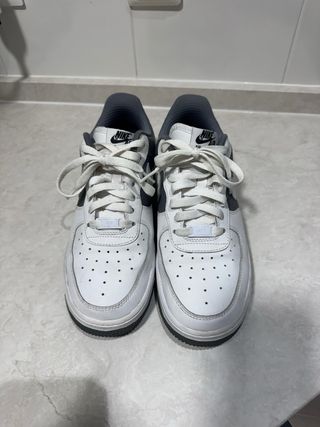 Nike Air Force 1 Gris y Blanco