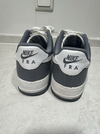 Nike Air Force 1 Gris y Blanco